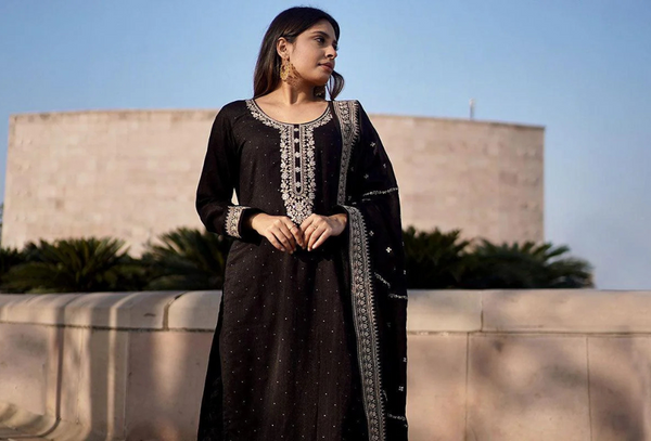 Best Black Dress Captions for Instagram & Beyond