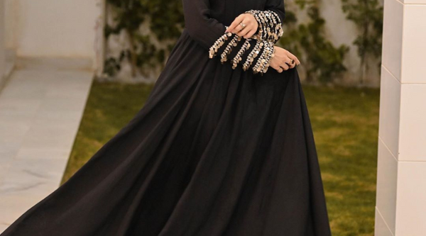 How to Style a Beautiful Black Dress for Party Nights – The Ultimate Guide