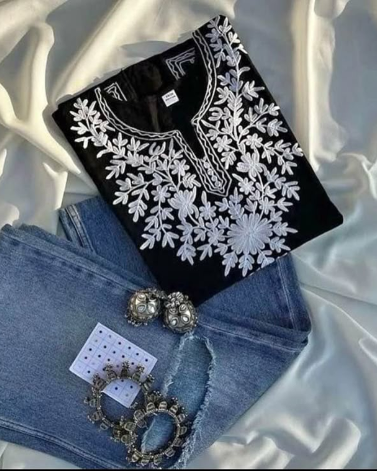 how to accessorize a black dress