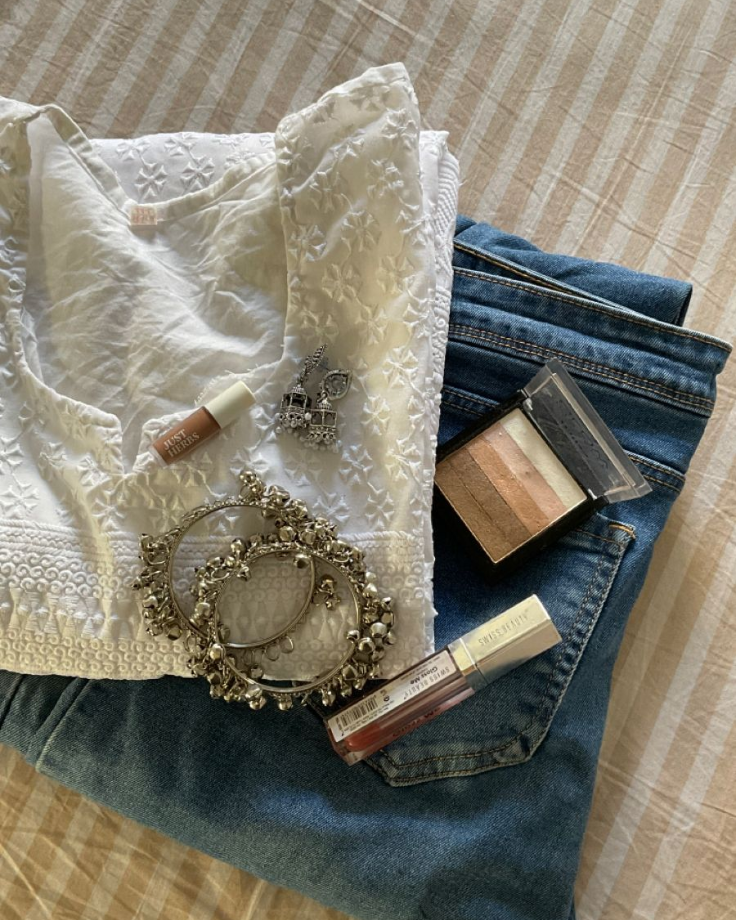 how to style white kurti with jeans